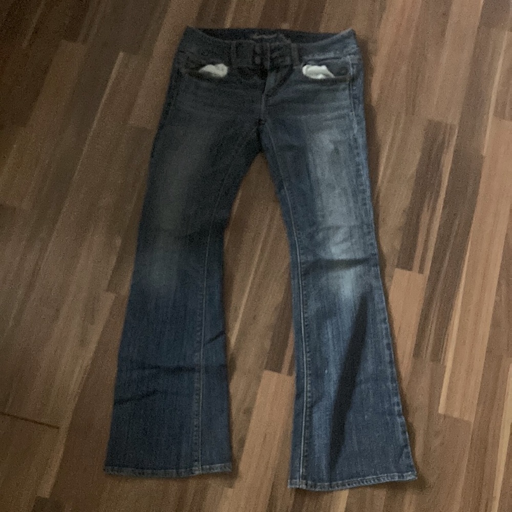 Some super stretch, vintage, low rise flare jeans from American eagle 🦅!